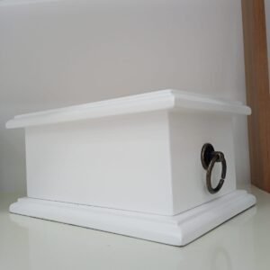 Urna laqueada branca